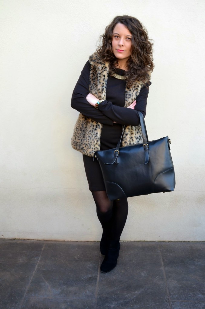 fur vest, blogger, look, chaleco, pelo, castellon, mi vestido azul, outfits, lbd, fashion blog