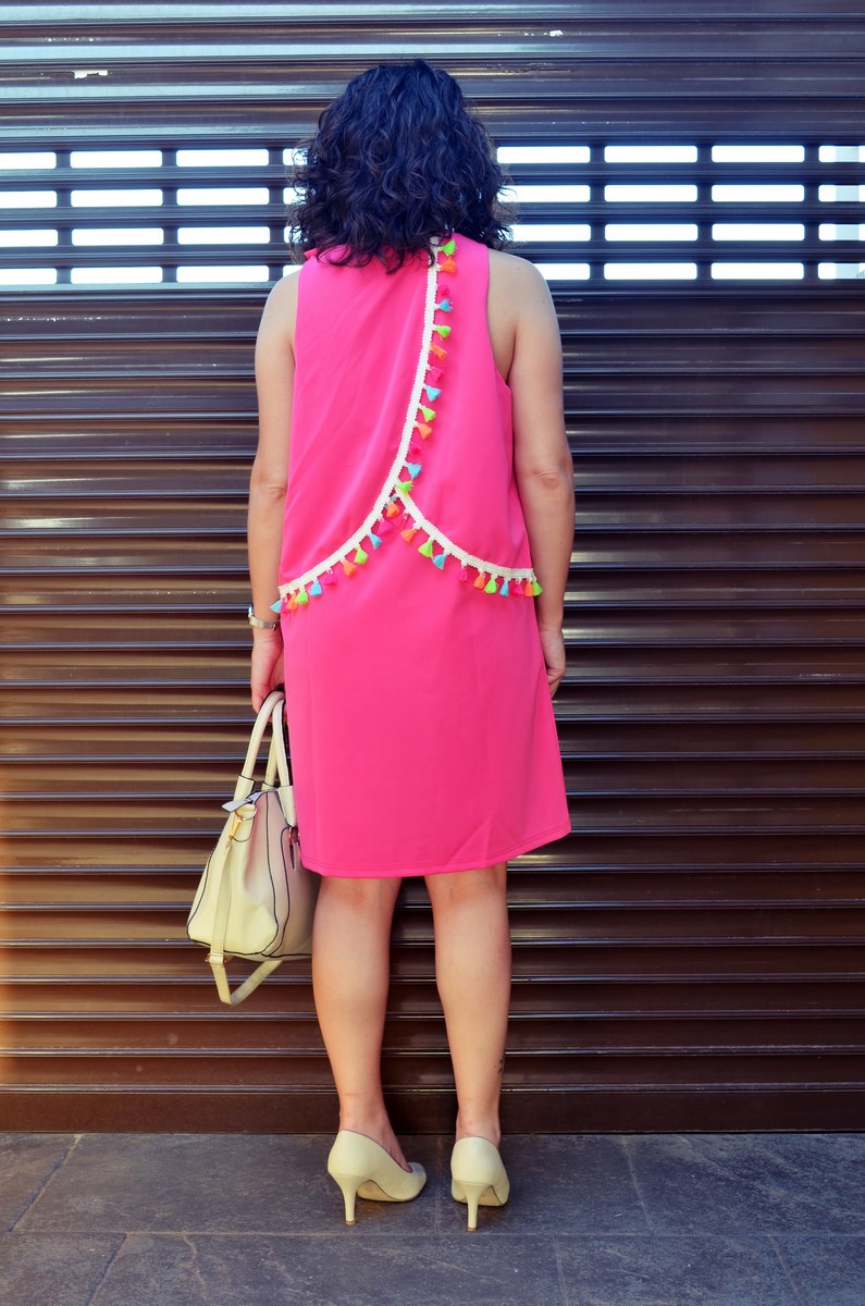 Vestido fucsia con borlas de colores_Outfit_Mivestidoazul (8)