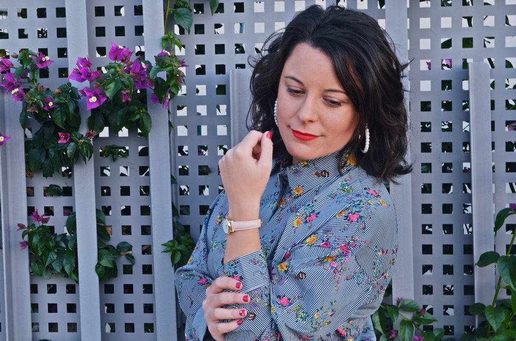 Cómo combinar una blusa de estampado de rayas flores Mi Vestido Azul Blog